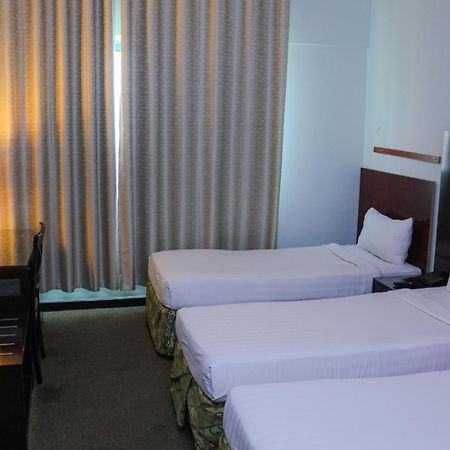 Boonmax Hotel Dubai Exteriör bild