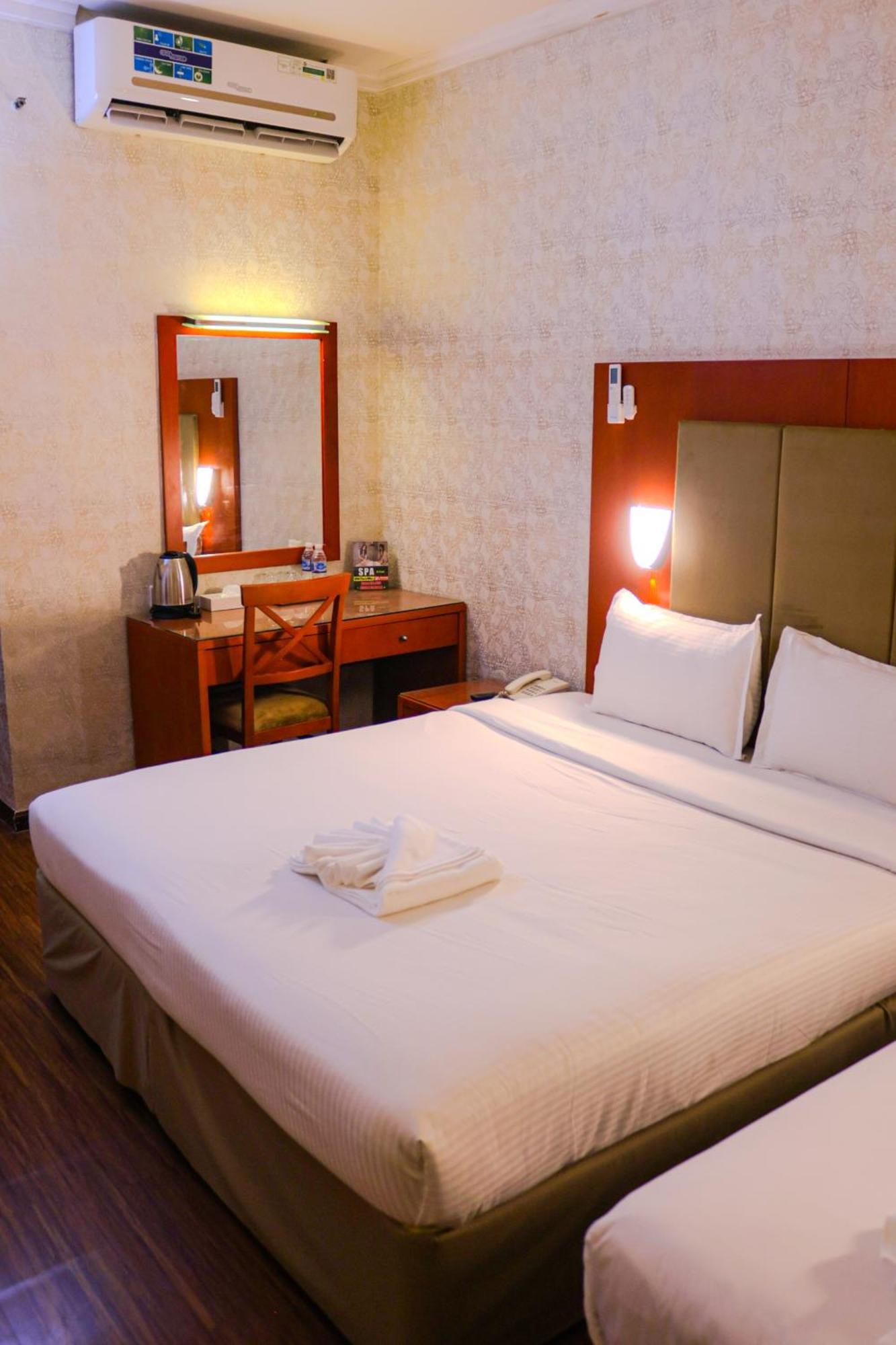 Boonmax Hotel Dubai Exteriör bild