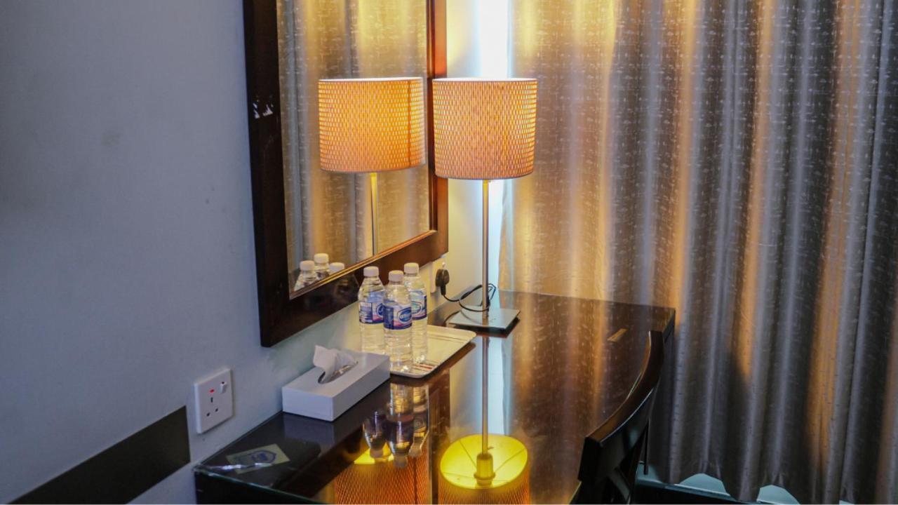 Boonmax Hotel Dubai Exteriör bild