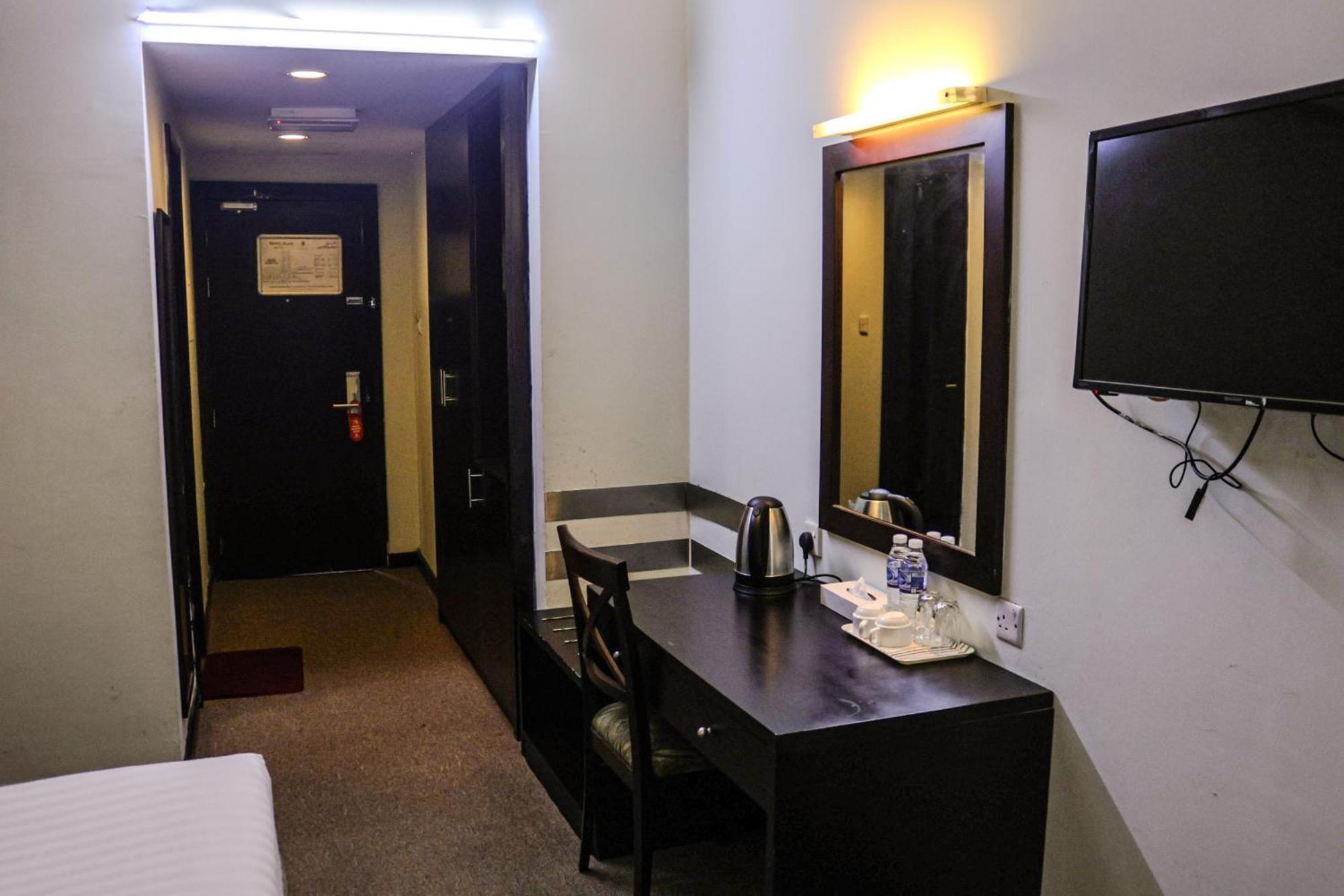 Boonmax Hotel Dubai Exteriör bild