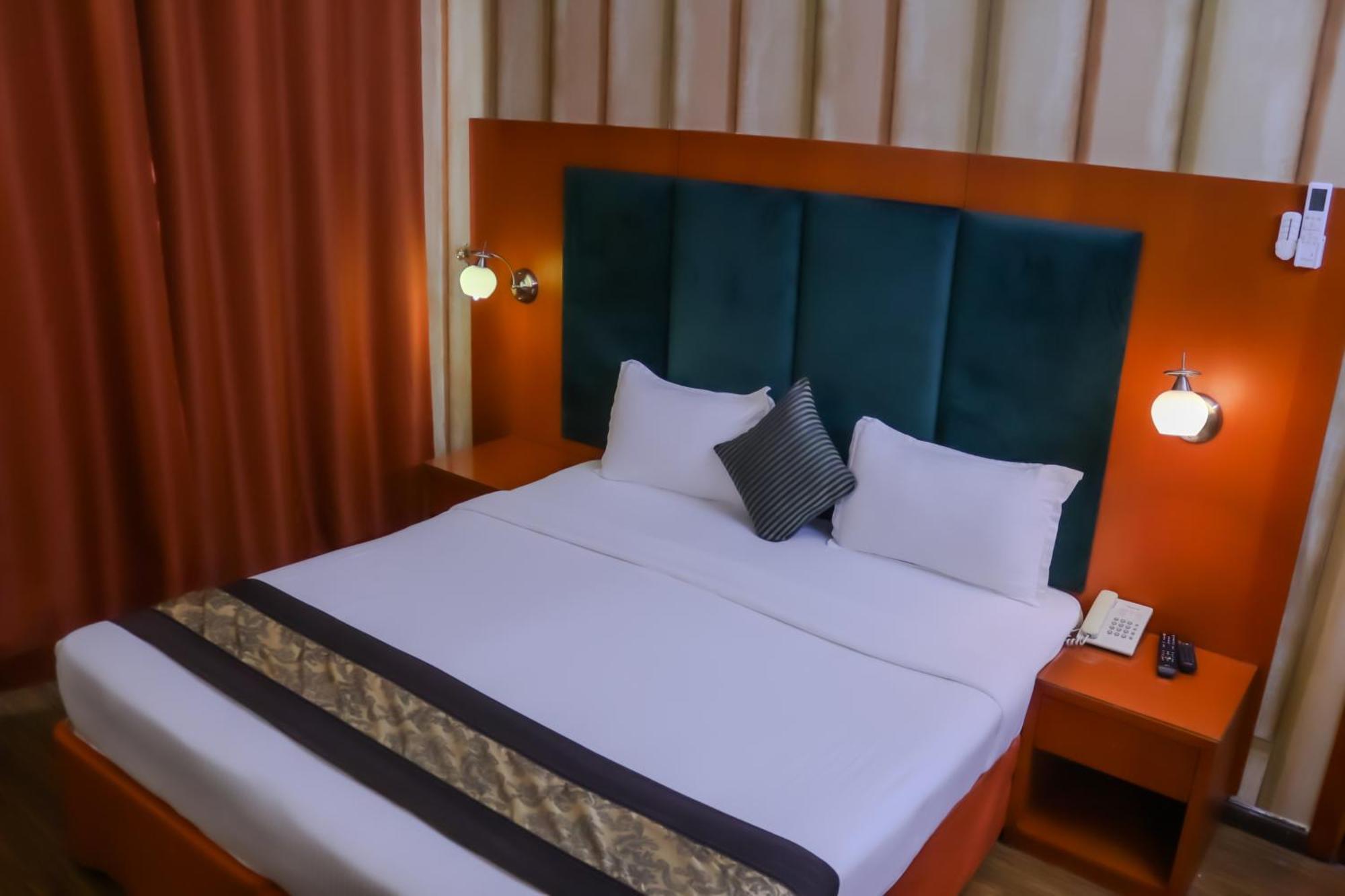 Boonmax Hotel Dubai Exteriör bild