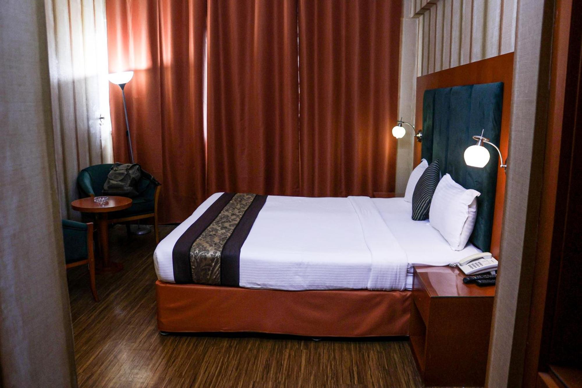 Boonmax Hotel Dubai Exteriör bild