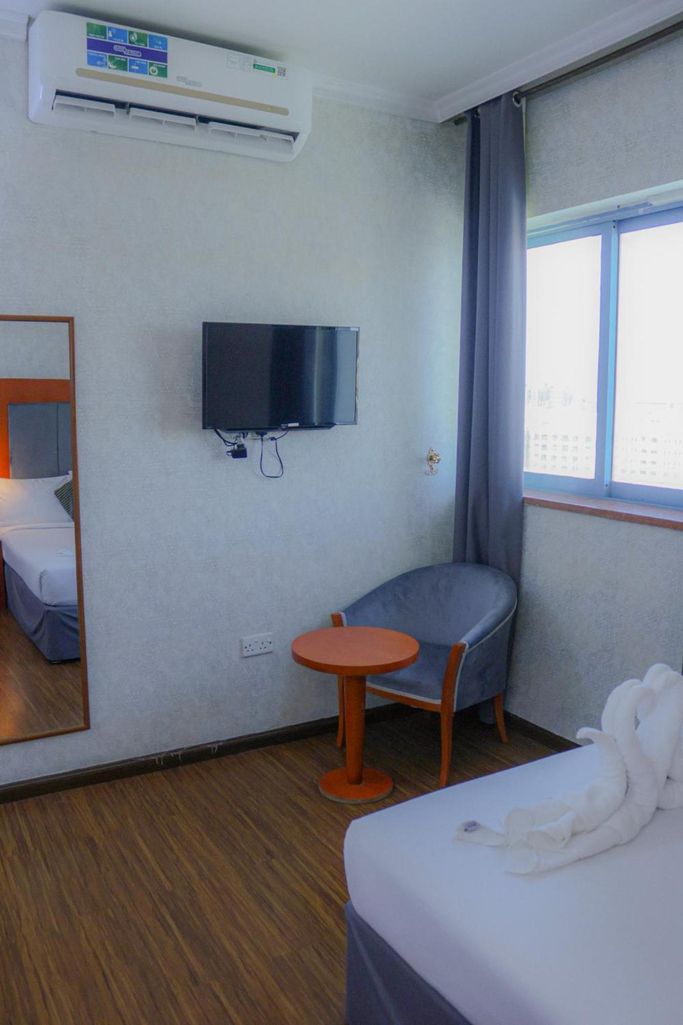 Boonmax Hotel Dubai Exteriör bild