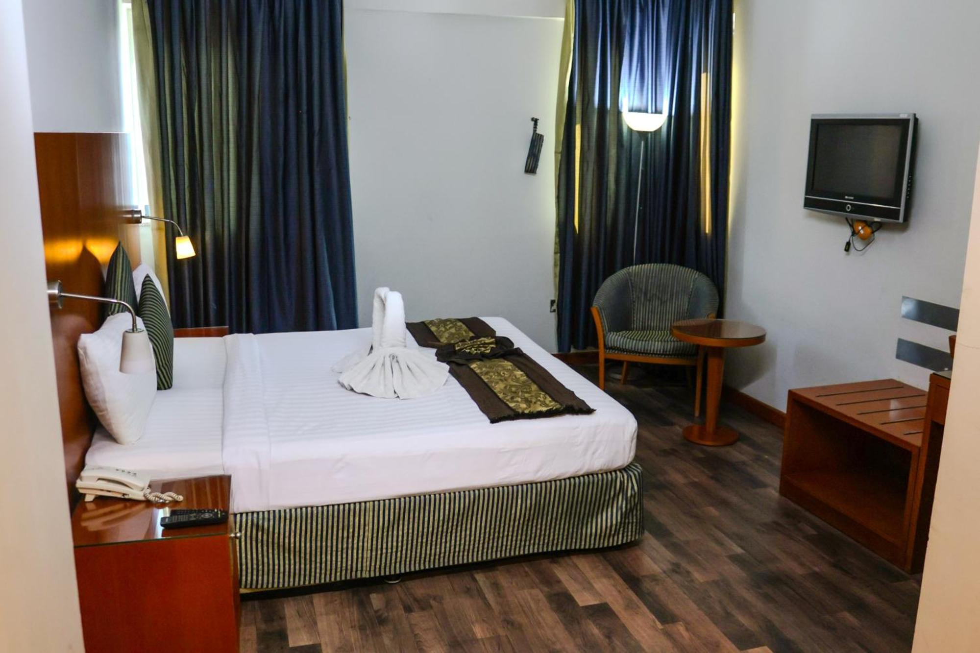 Boonmax Hotel Dubai Exteriör bild